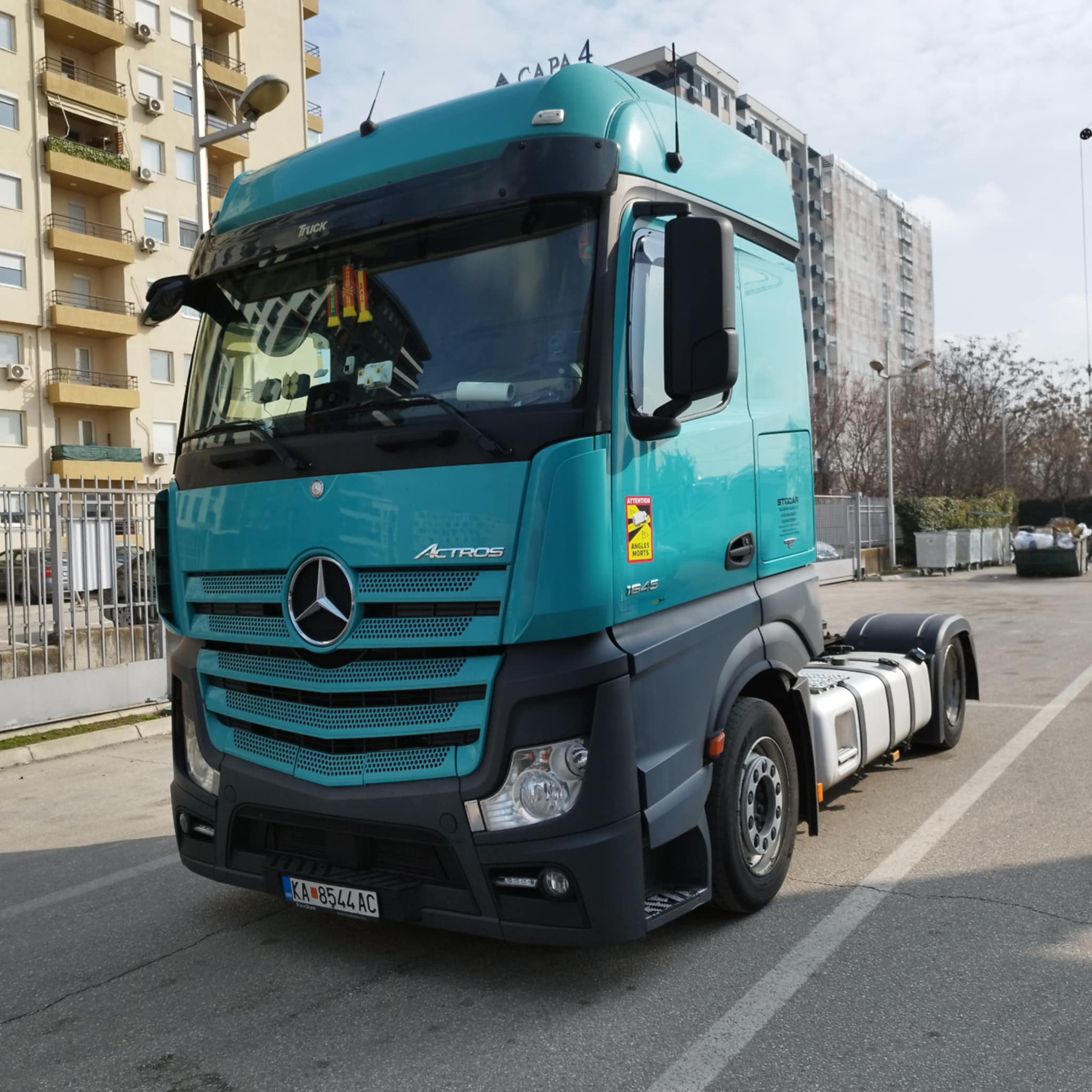 Logistics at work - bottom left